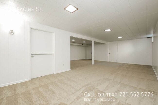 Building Photo - 539 Racine St