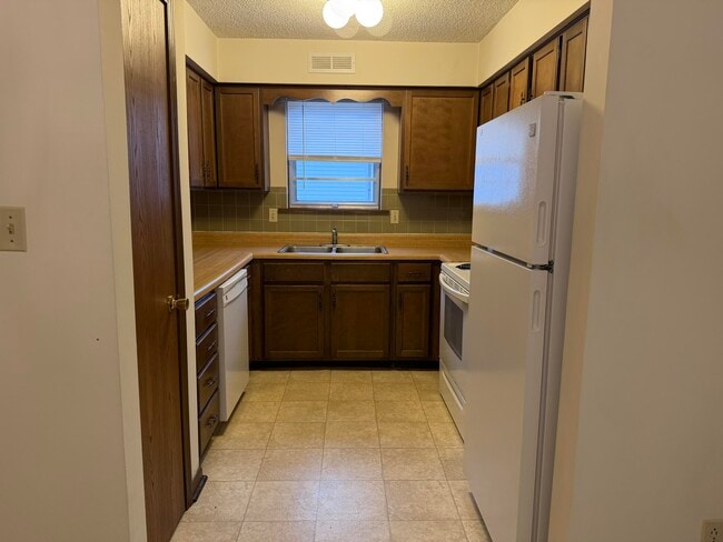 Building Photo - 2205 Warwick St