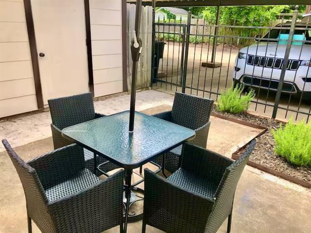 Building Photo - 253 E Stephenson St