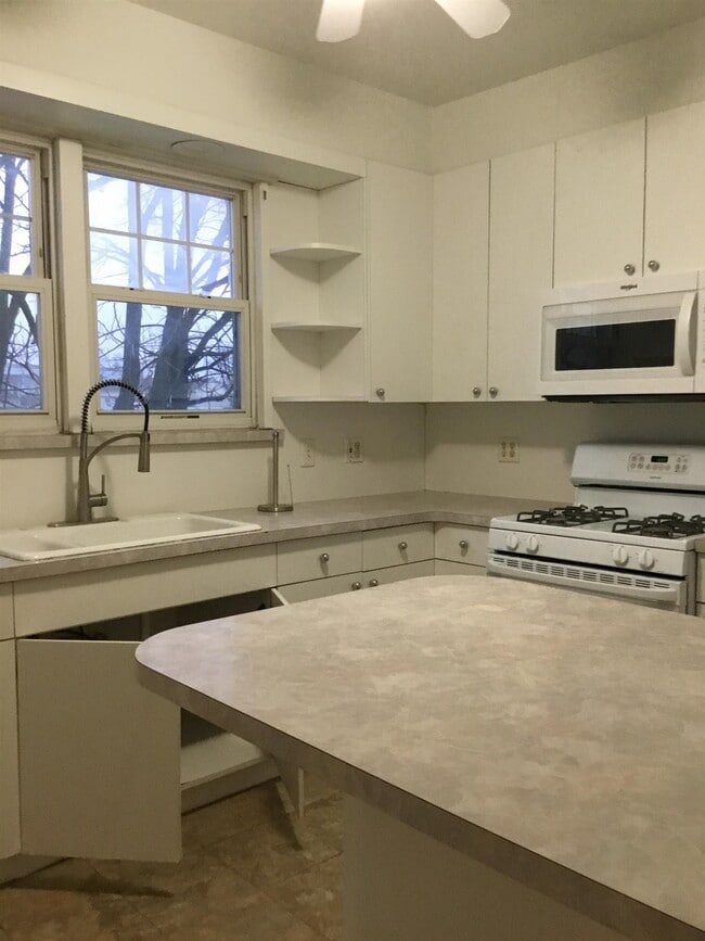 Building Photo - 1407 70th St