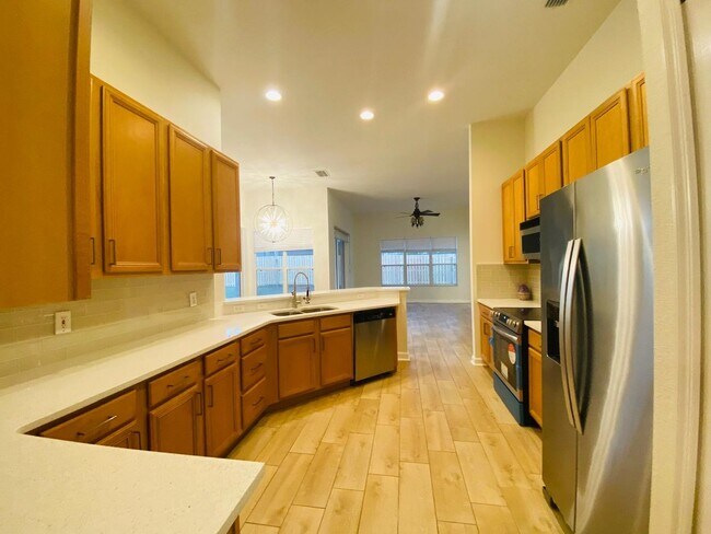 Building Photo - Your Dream Home Awaits! 5 bedroom 3 bath Single Family HOME!!