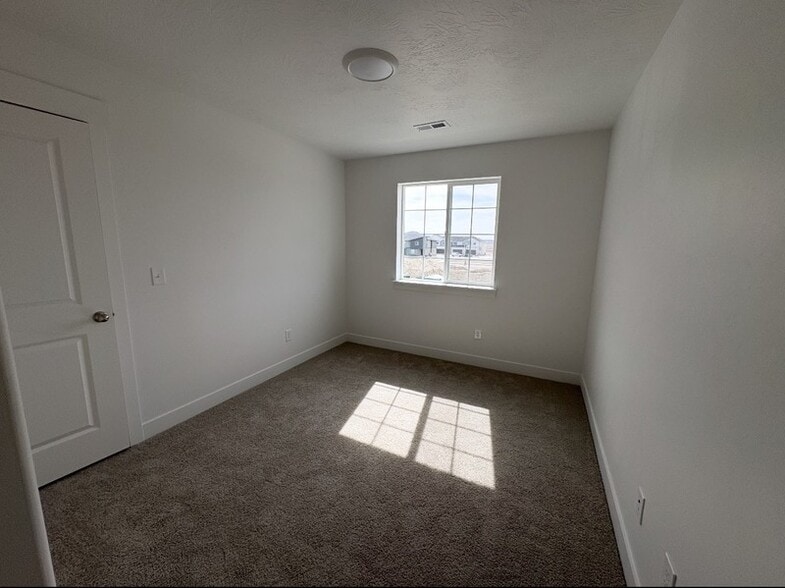 Building Photo - 2019 E Canyonlands Ln