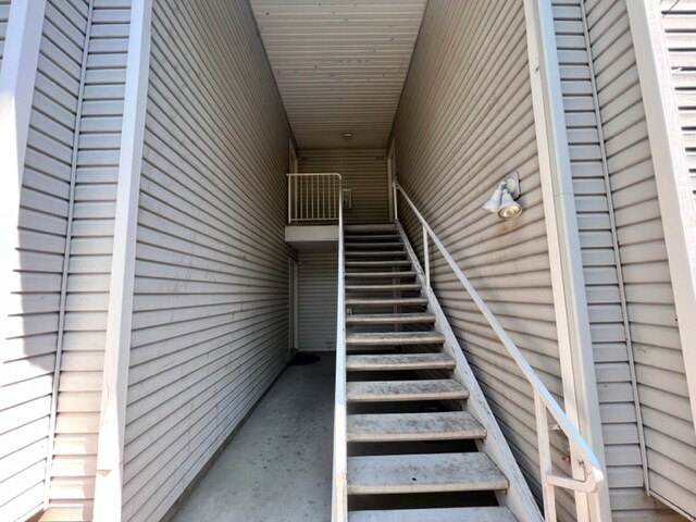 Building Photo - 2238 S Stephen Ave