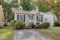 Building Photo - 617 Varsity Dr