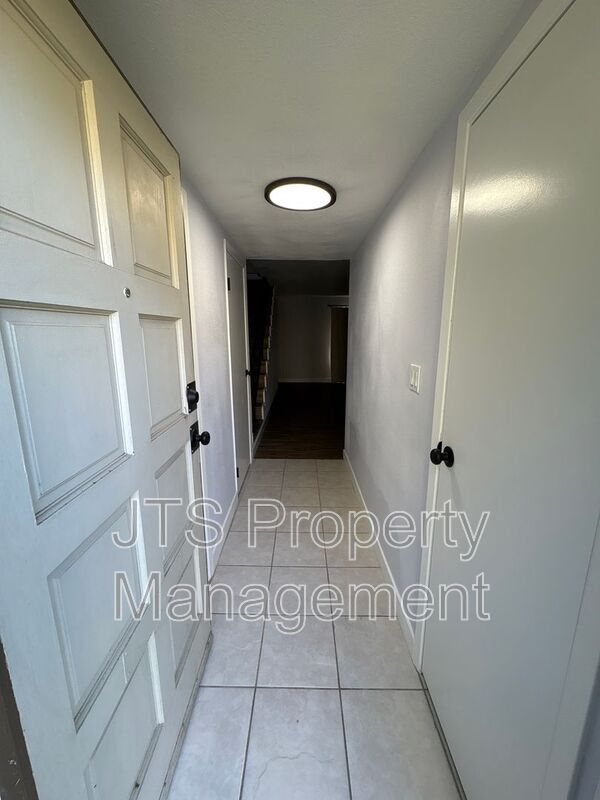 Building Photo - 45 Derow Ct