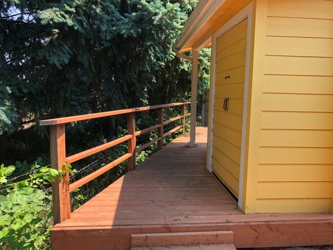 Building Photo - Newer tiny home in Harrisburg, OR!