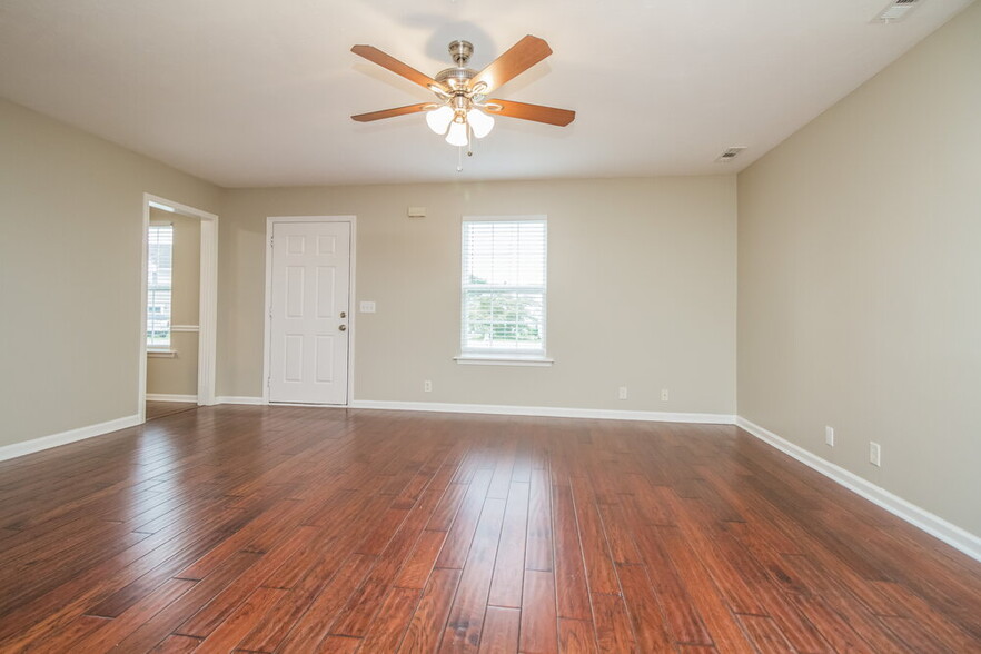 Building Photo - 3011 Ace Wintermeyer Dr