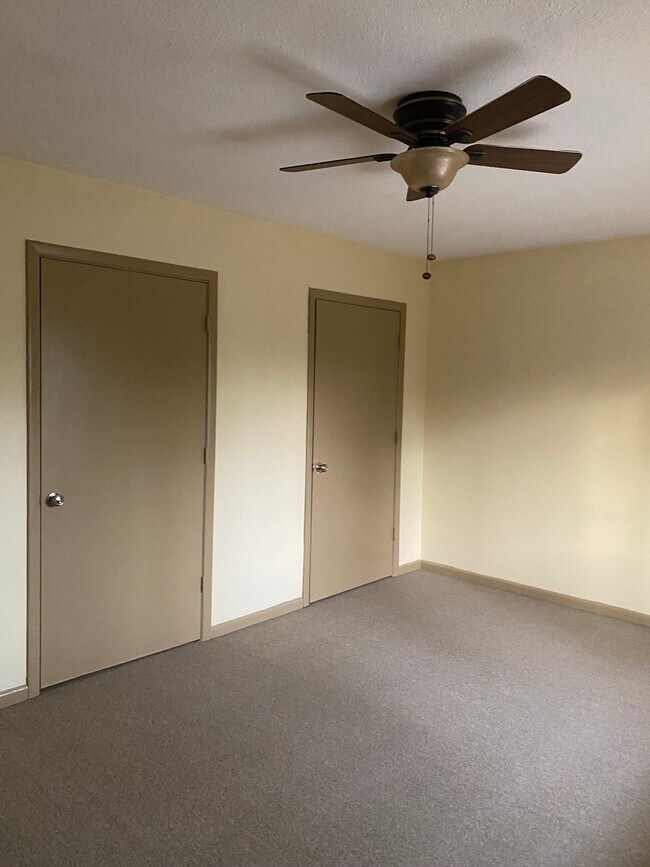 Upstairs 2nd bedroom - Vista Oaks Townhomes