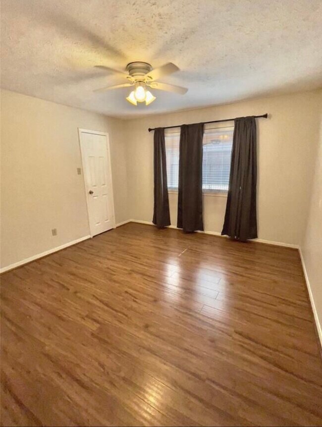 Building Photo - 22527 Wildwood Grove Dr