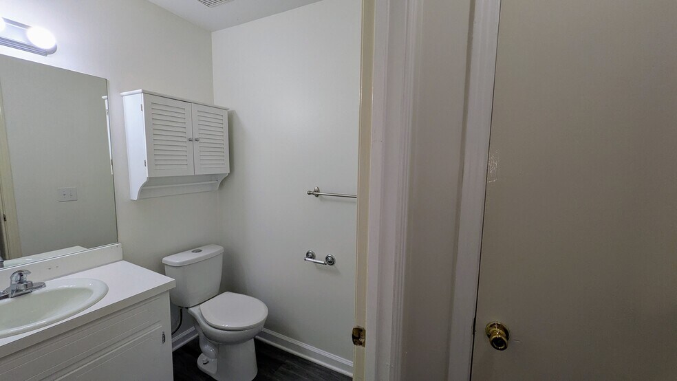 Powder Room - 510 Basswood Ave