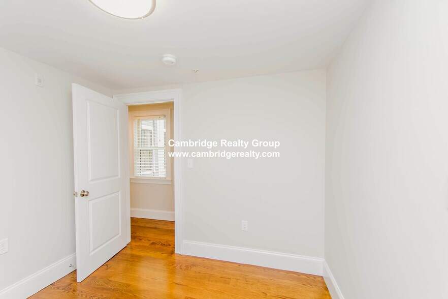 Building Photo - 114 Columbia St