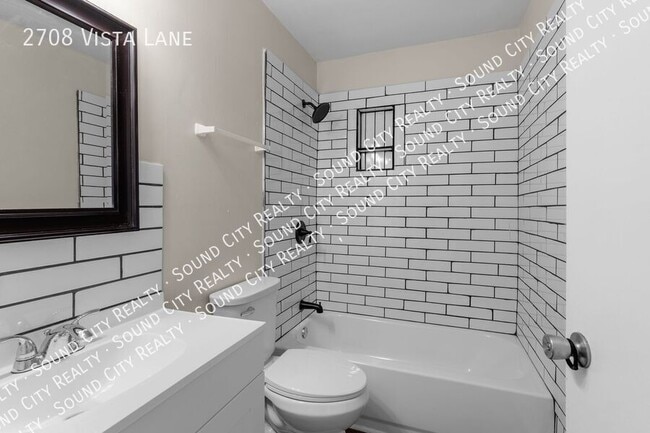 Building Photo - 2708 Vista Ln