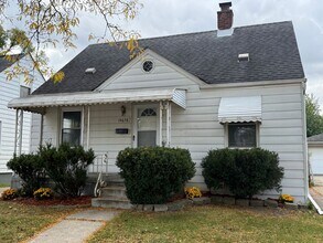 Building Photo - 3 Bedroom, 1.5 Bath Home - Sec. 8 OK