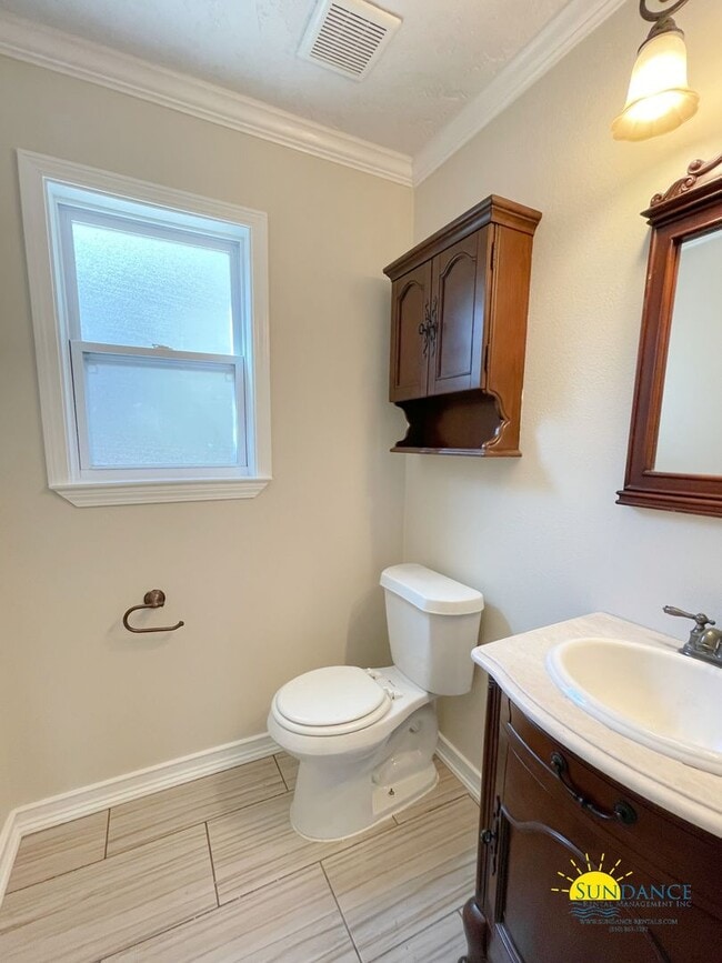 Building Photo - Spacious 4-Bedroom Home Minutes from Eglin AFB with a great home gym!