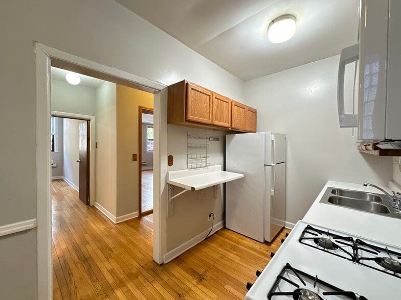 Building Photo - 1034 W George St