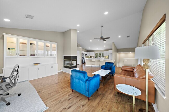 Building Photo - 2523 Baycrest Dr