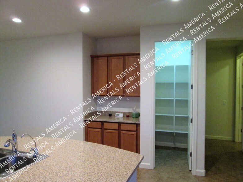 Building Photo - 4259 E Mesquite St