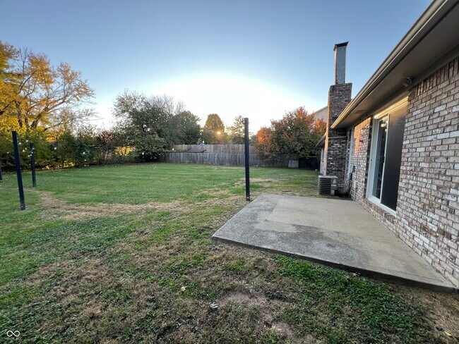 Building Photo - 4343 W Fairview Rd