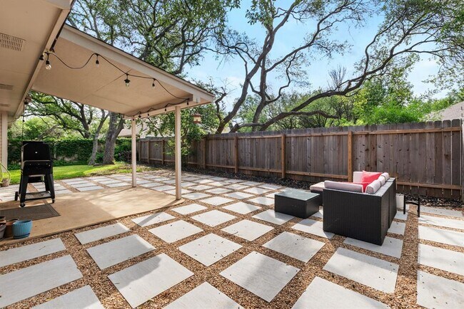 Building Photo - 9305 Donner Ln