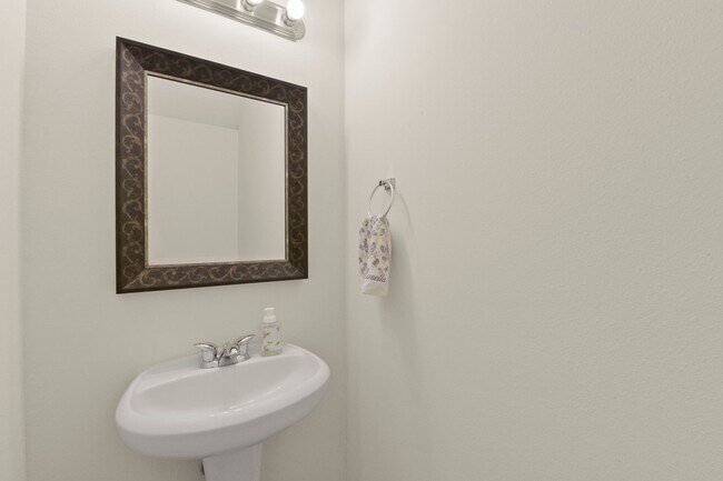 Building Photo - 20910 Sun Creek Dr