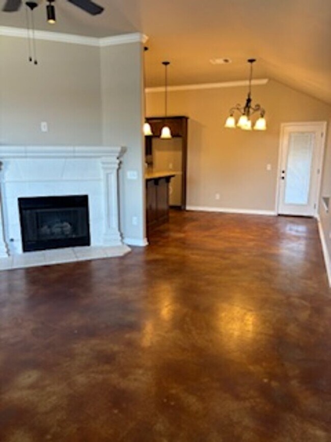 Building Photo - 427 Dalton Ln