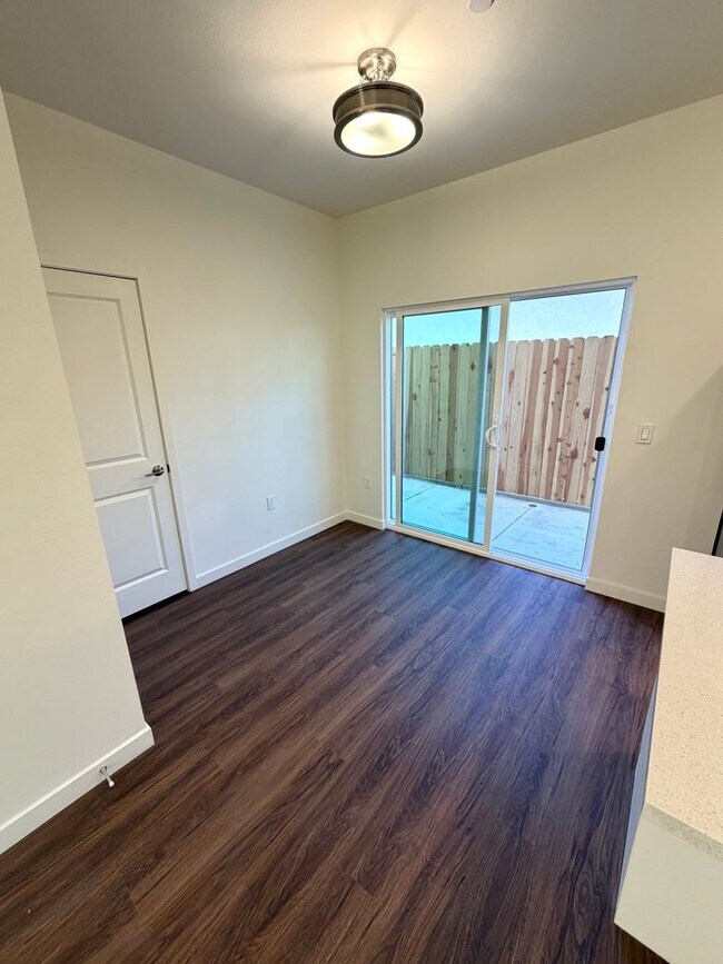 Building Photo - Brand New 2 Bedroom 1 1/2 Bath Townhouse!!!  Move in Special!! $1000 off 1st Month's Rent!!