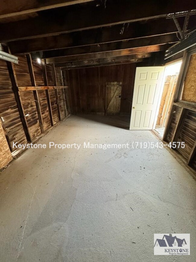 Building Photo - Pet Friendly! Small Dog Allowed - Duplex - 1 Bedroom/1 Bathroom/1 Car Garage for Storage  $875/$875