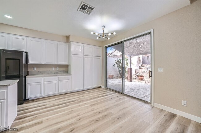 Building Photo - 9272 W Viking Rd