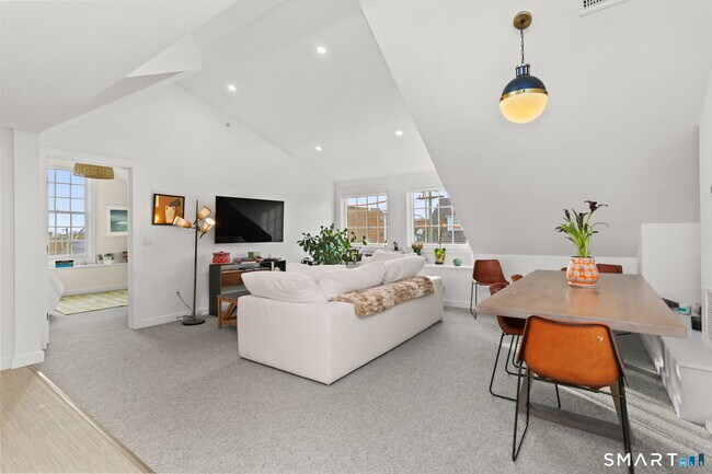 Building Photo - 140 Rowayton Ave