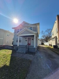 Building Photo - Gorgeous large 3-bedroom house