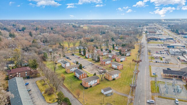 Building Photo - Multiple 2 bedroom units fully renovated a...