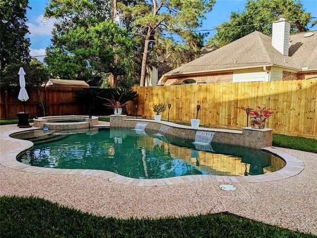 Building Photo - 16114 Charter Rock Dr