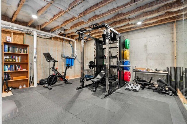 Building Photo - 520 Walden Glen Ln