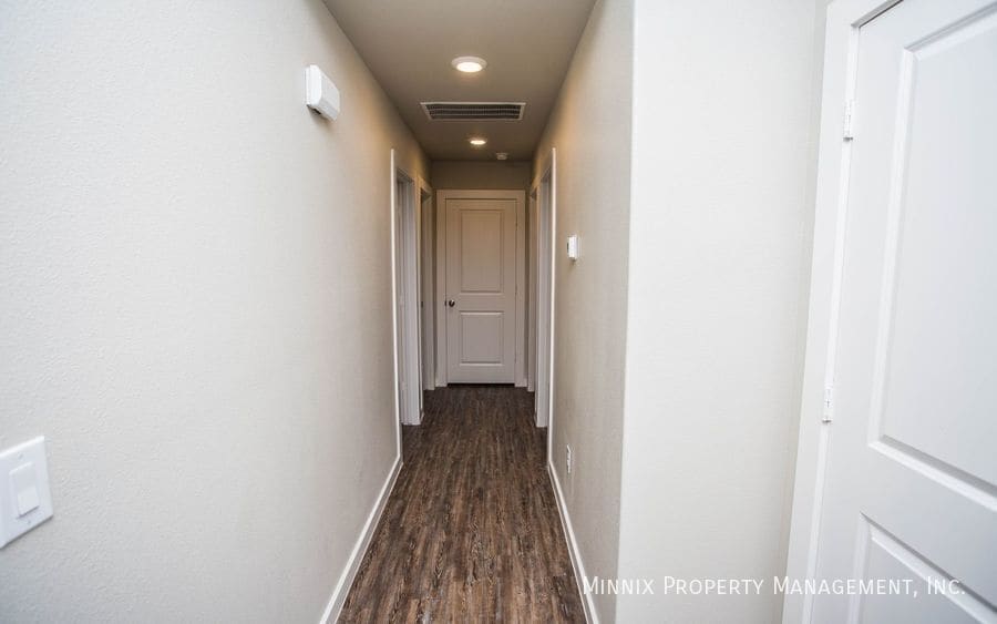 Building Photo - 407 E 21st St