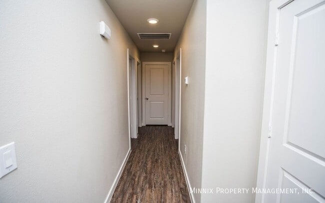 Building Photo - 407 E 21st St