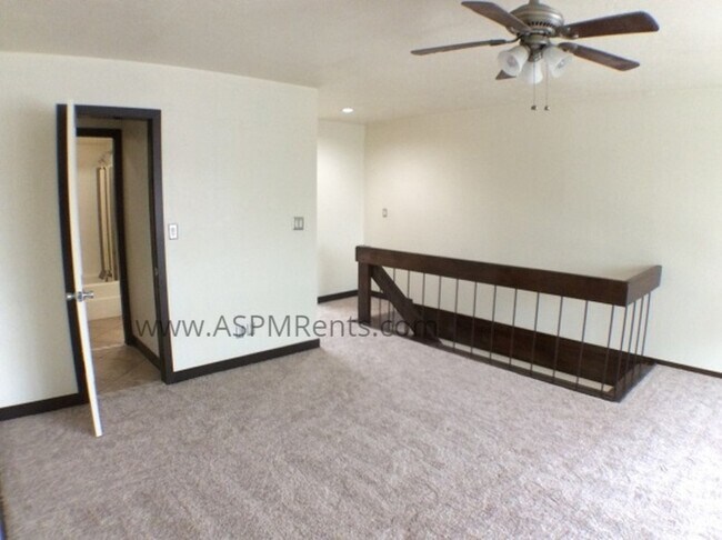 Building Photo - 1 bed, 1 bath, pool