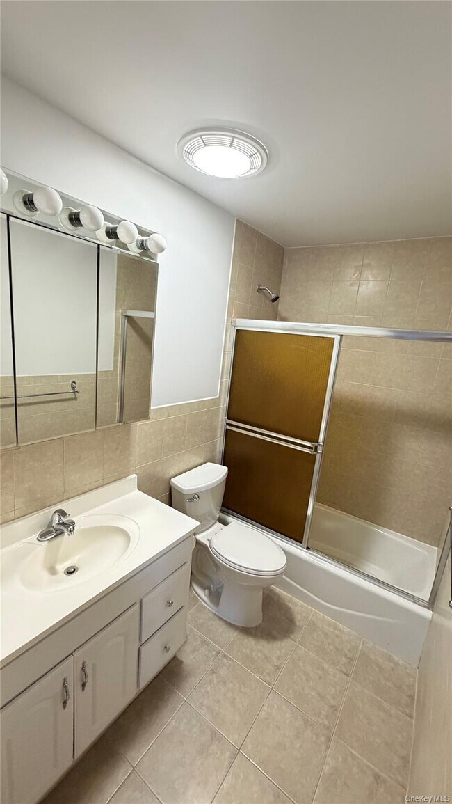 Building Photo - 60-46 69th Pl