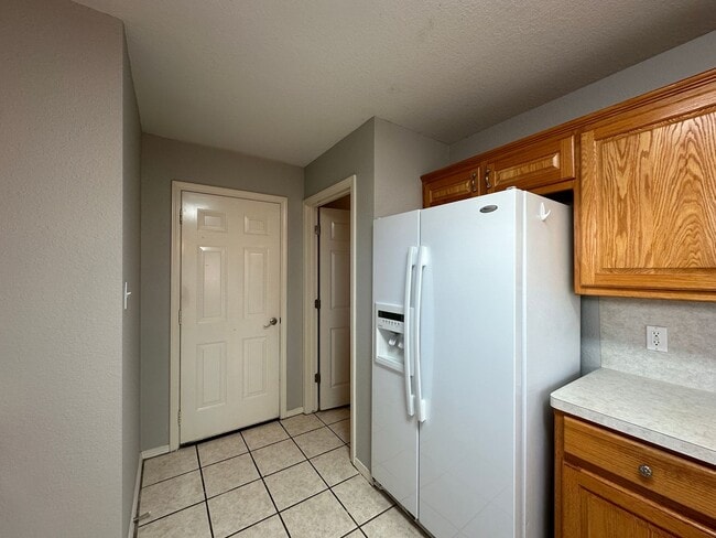 Building Photo - 609 Apple Valley Dr