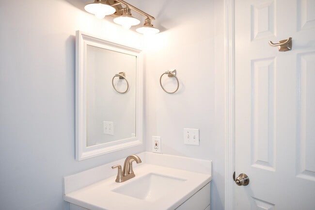 Building Photo - 4497 Little River Inn Ln