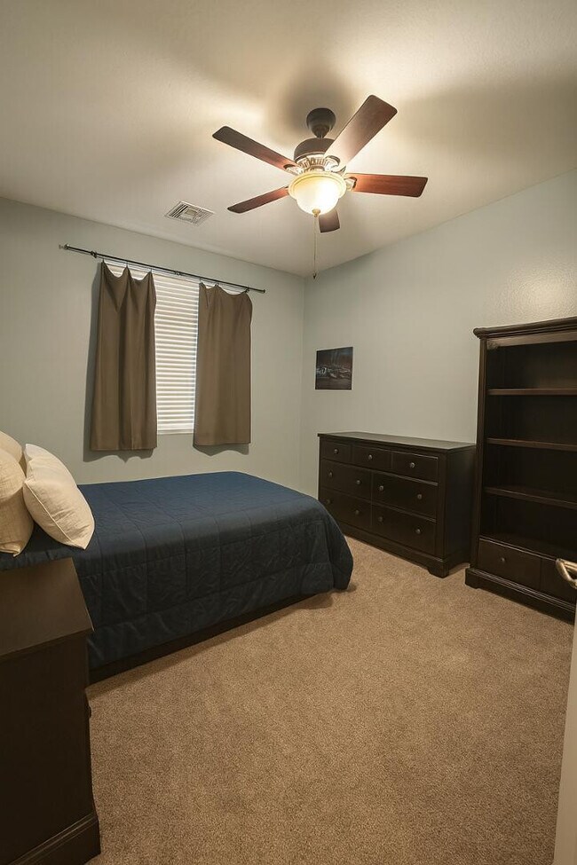 Building Photo - 15697 W Westview Dr