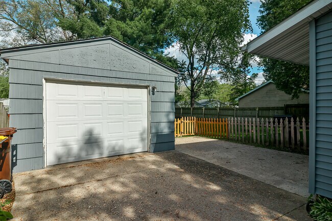 1 car garage - 7811 Randy Rd