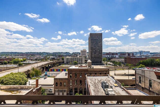 Building Photo - 2015 1st Ave N
