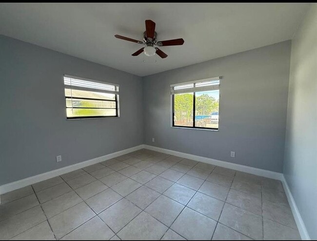 Building Photo - 8736 SE Algozzini Pl