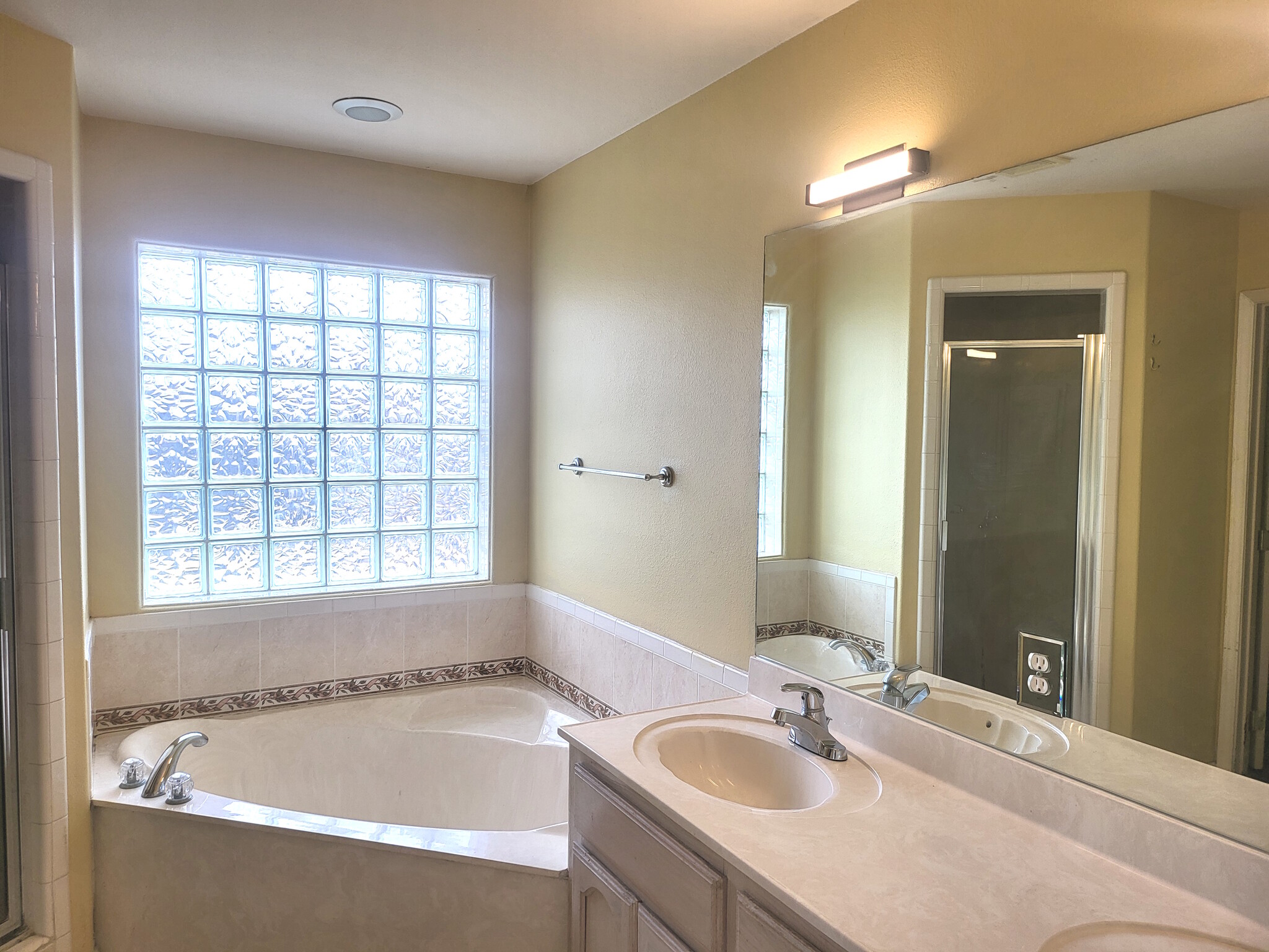 Building Photo - 2200 N 48th St