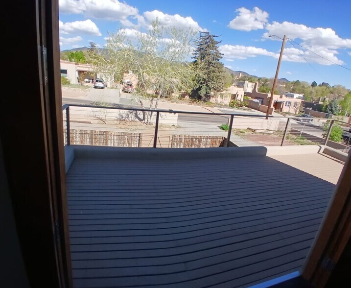 Building Photo - 1022 Don Diego Ave