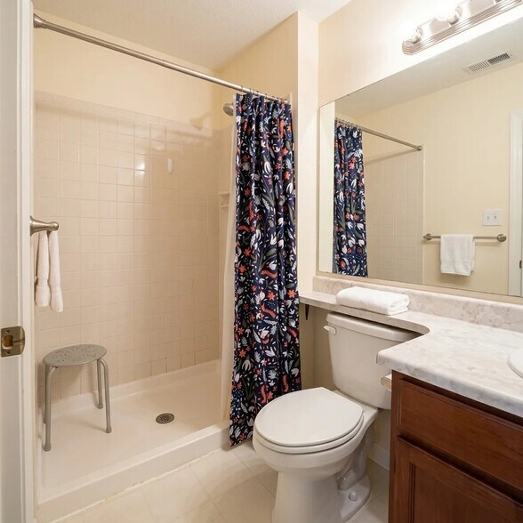 Building Photo - 6435 Chantilly Pl