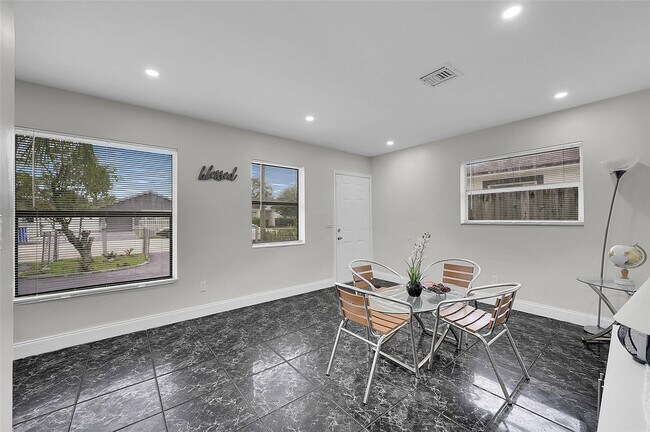 Building Photo - 2784 NW 9th St