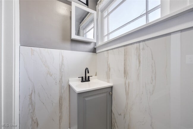 Building Photo - 3904 Ardmore Ave