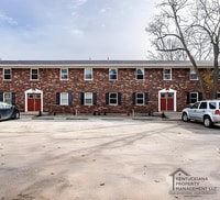 Building Photo - Renovated Spacious 2BR Apartments Near UofL & Churchill Downs!