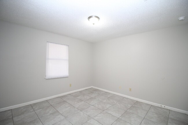 Building Photo - 2BR/1BA Apartment Near Mobile Hwy – Utilit...